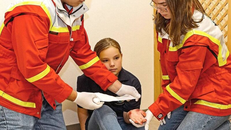 „What if…???“: Niederkrüchtener Jugendrotkreuz für Helfende Hand nominiert