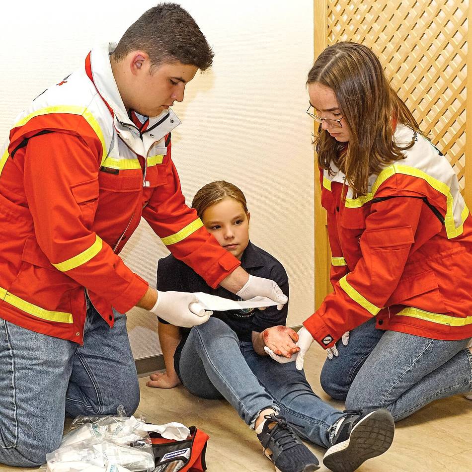 „What if…???“: Niederkrüchtener Jugendrotkreuz für Helfende Hand nominiert