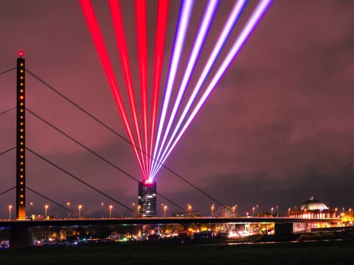 Auf dem Ergo-Turm: Große Lasershow über Düsseldorf – hier hat man den besten Blick
