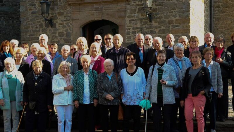 Evangelische Kirchengemeinde Hückeswagen: Jubelkonfirmation mit viel Lob und Preis