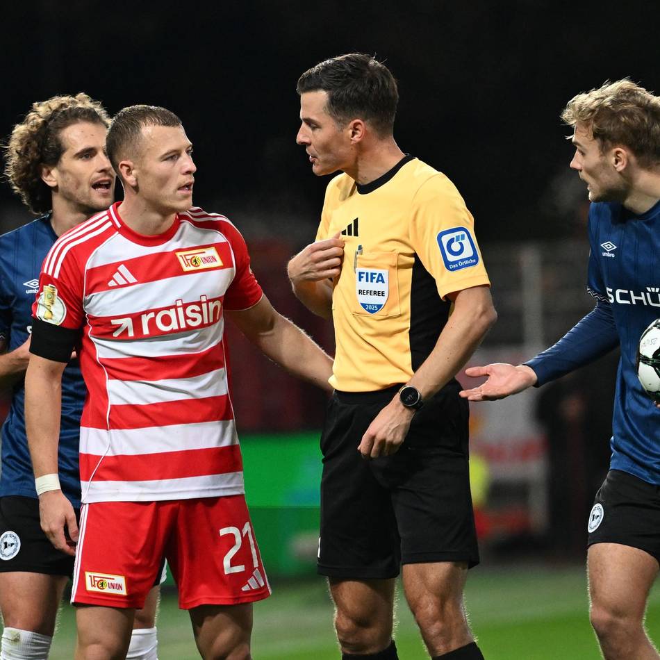 Schiedsrichter im Fokus: Der DFB-Pokal steckt im Videobeweis-Dilemma
