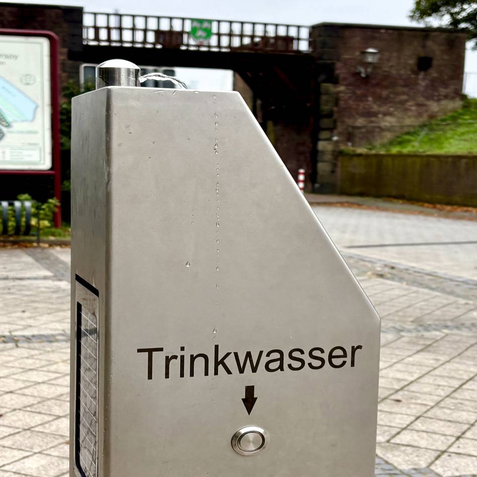 Am Friedrichplatz aufgestellt: Jetzt hat auch Orsoy einen öffentlichen Trinkwasserbrunnen