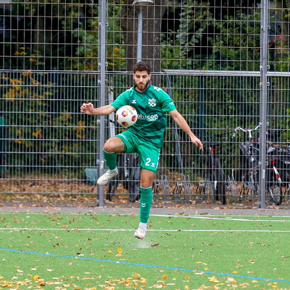 Bezirksliga-Tabellenkeller rückt näher: VfR Fischeln unterliegt Fortuna Dilkrath in letzter Sekunde