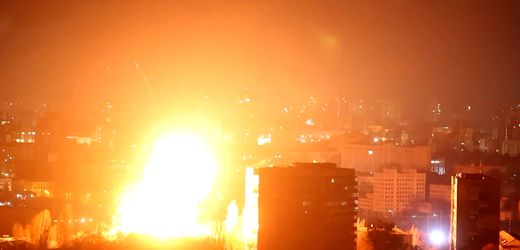 Ukraine: Am Tag 1360 des Kriegs feuert Russland Hunderte Drohnen und Raketen auf Kyjiw – Video