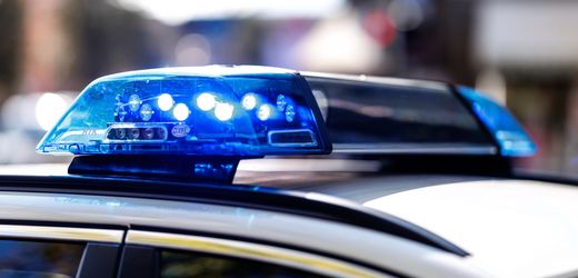 A45 bei Olpe: Baby von Frau mit abgetrennten Händen vor Kloster abgesetzt