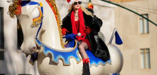 Thanksgiving: Wie einige Promis gefeiert haben – von Mega-Schaukelpferd bis Zimtschnecken