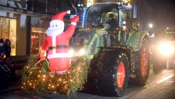 Lichterfahrten der Trecker: Zwischen Herzblut und Organisation für guten Zweck