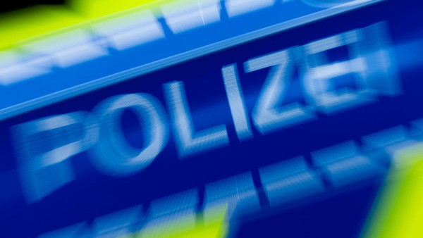 Blauer Radlader von Velberter Firmengelände gestohlen