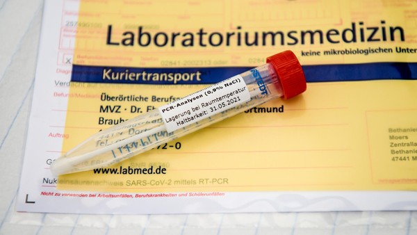 Teure Medikamente für Corona-Behandlung: So wird Velberter Seniorin betrogen