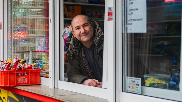 Weingummi, Sekt und mehr: Velberter Kiosk ist Treffpunkt im Wohnviertel