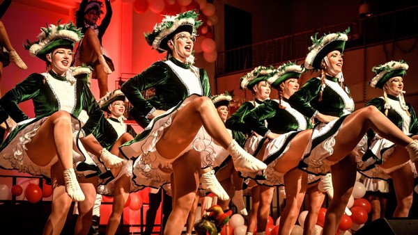 Proklamation in Velbert: Publikum feiert neues Prinzenpaar und Kinderprinzessin