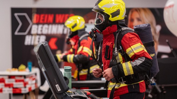 Velberts Feuerwehr 24 Stunden lang auf dem Laufband: Herausforderung gemeistert!