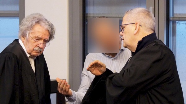 Prozess gegen Unternehmer: Millionenbetrug bei illegaler Zigarettenfabrik