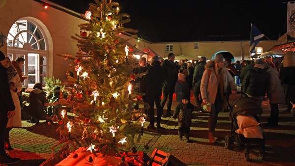 Velberts Mittelalterlicher Weihnachtsmarkt: Viel Schmuck, Met und eine Premiere