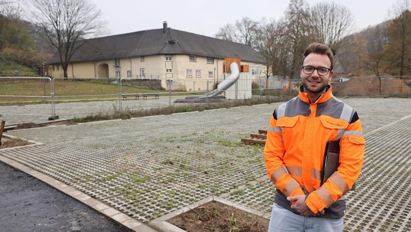 Schloss-Brand ändert Zeitplan nicht: Dom-Parkplatz in Velbert ist bald nutzbar