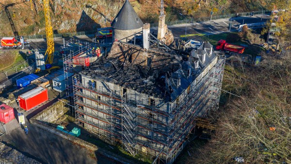 Schloss Hardenberg nach Brand schwer beschädigt – Wiederaufbau geplant