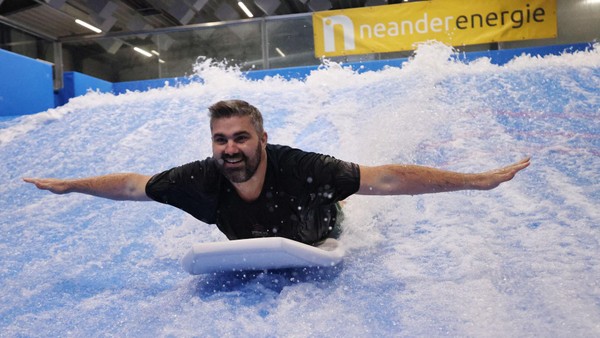 Surfen im Industriegebiet: Das ist Europas größte Flowboard-Anlage mitten in NRW