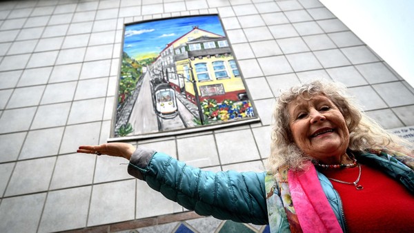 „Ich kann nicht anders“: Malerin tobt sich aus rund um ihr Velberter Eigenheim