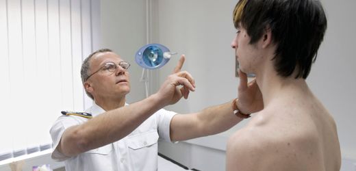 Bundeswehr und Wehrdienst: Wehrbeauftragter will Musterung zur »positiven Erfahrung« machen