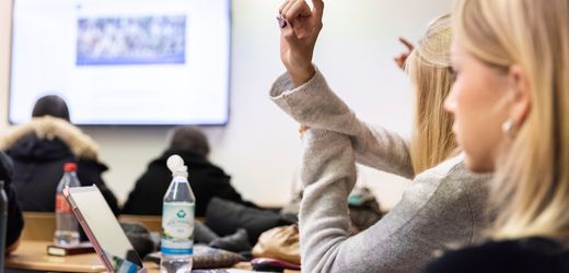 Wehrdienst-Debatte: Schüler diskutieren im Unterricht über neue Musterungsregel