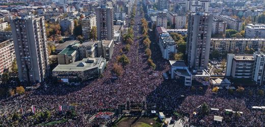 Serbien: Zehntausende gedenken der Opfer von Novi Sad