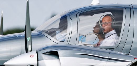 Die Grünen fordern höhere Steuern auf Privat- und First-Class-Flüge