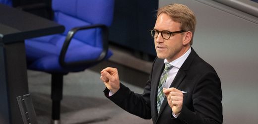 AfD: Bundestag debattiert über Russland-Kontakte und Spionagevorwürfe