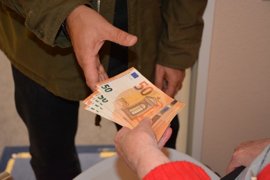 POL-ME: Bei Anruf Betrug: 85-jährige Velberterin um Geld und Gold gebracht – 2511123