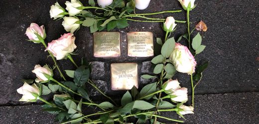 Hamburg: 63-Jährige offenbar beim Reinigen von Stolpersteinen angegriffen