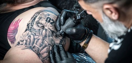 Tattoos: Farbe schädigt laut Studie Immunzellen