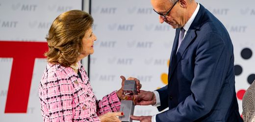 Deutscher Mittelstandspreis: Friedrich Merz würdigt Königin Silvia für Kampf gegen Kindesmissbrauch