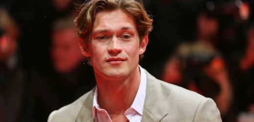 »Maxton Hall«: Medizinstudium neben der Schauspielerei hilft Damian Hardung »bei Verstand zu bleiben«