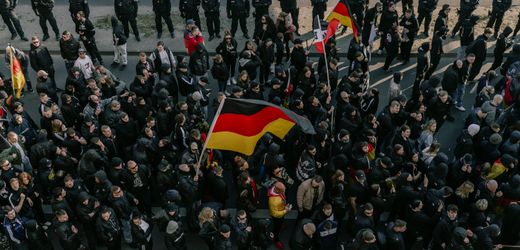 Rechtsextremismus: 714 offene Haftbefehle gegen Neonazis in Deutschland
