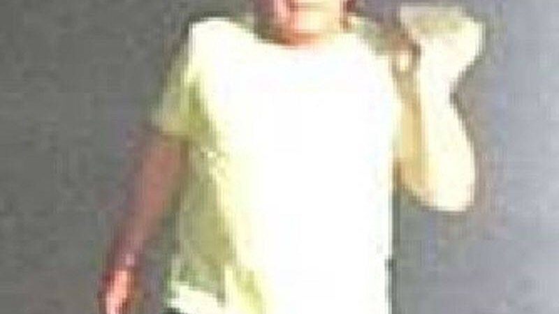 Mercedes in Uedem beschädigt: Wer kennt diesen Mann? Kripo ermittelt wegen 
Sachbeschädigung