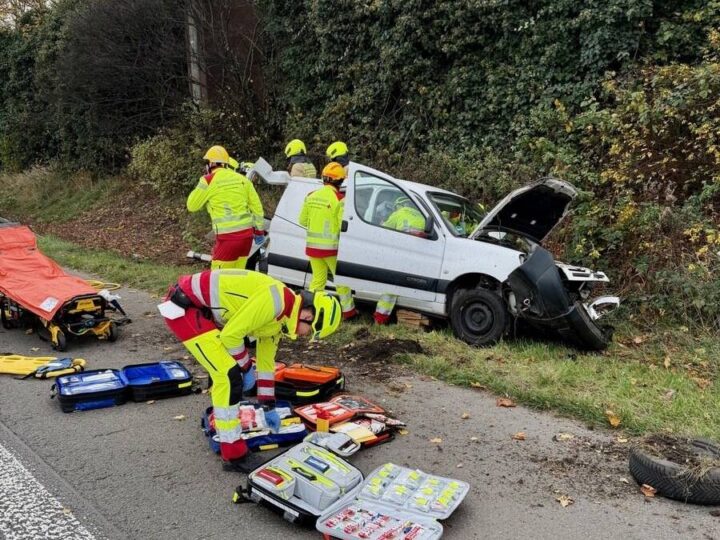 Person eingeklemmt : Schwerer Unfall auf der A3