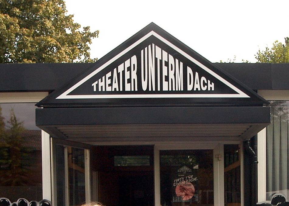 Aufführung in Nettetal: Terror im Theater unterm Dach