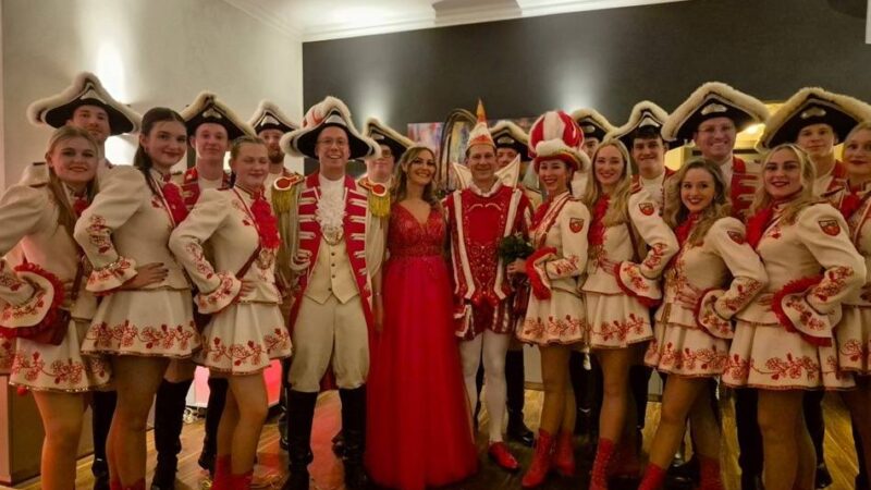 Geheimnis gelüftet: Dirk I. und Steffi I. regieren die Alt-Walsumer Jecken