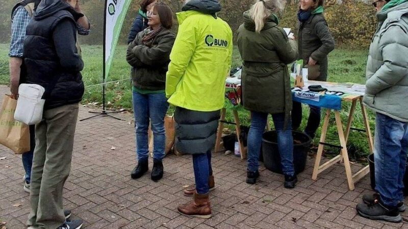 Aktion des BUND: Jüchener ergattern heimische Sträucher
