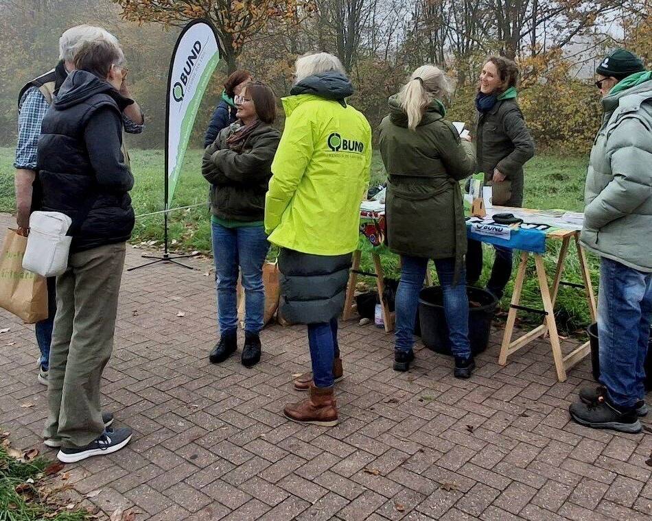 Aktion des BUND: Jüchener ergattern heimische Sträucher