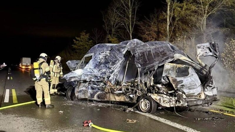 Zwischen Wermelskirchen und Burscheid: Feuer nach Pannen-Unfall auf der Autobahn 1