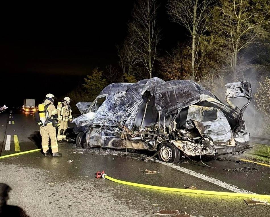 Zwischen Wermelskirchen und Burscheid: Feuer nach Pannen-Unfall auf der Autobahn 1