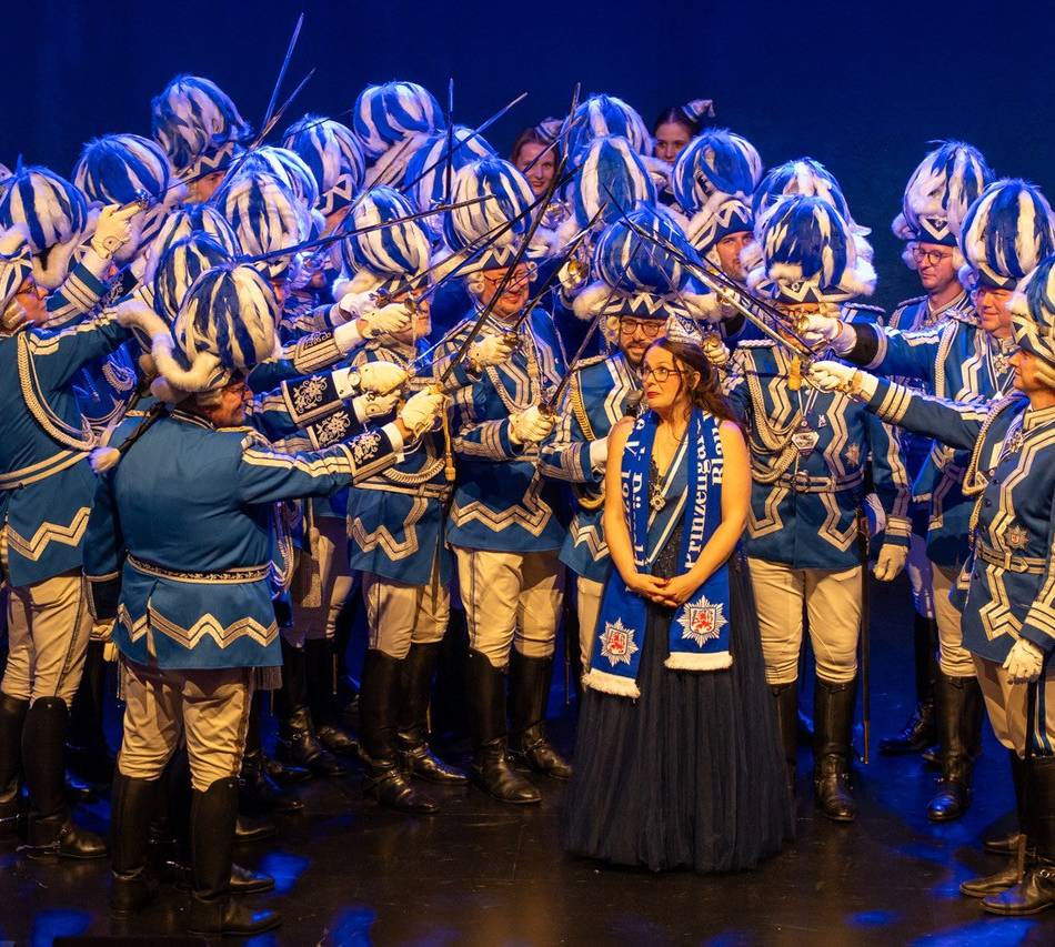 Karneval in Düsseldorf: Die Venetia ist jetzt in der Obhut ihrer Garde