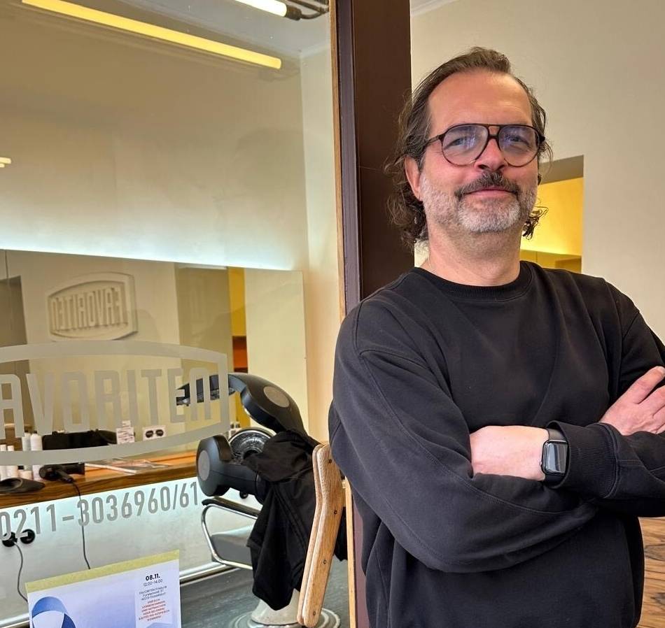 „Movember“-Aktion in Düsseldorf: Beim Friseurbesuch mit Urologen über Männergesundheit sprechen