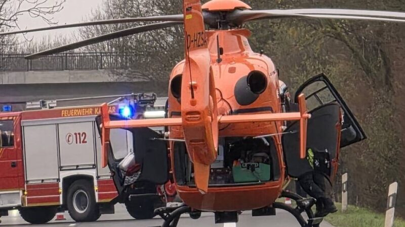Unfall in Kalkar: Autofahrer in Lebensgefahr – Rettungshubschrauber im Einsatz