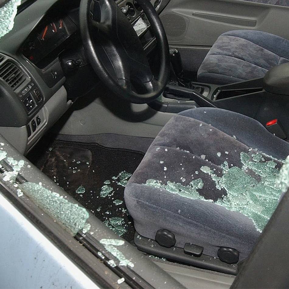 Vier Aufbrüche am Wochenende: Autoknacker-Bande in Geldern unterwegs? Diebe lassen Hose aus Paket mitgehen