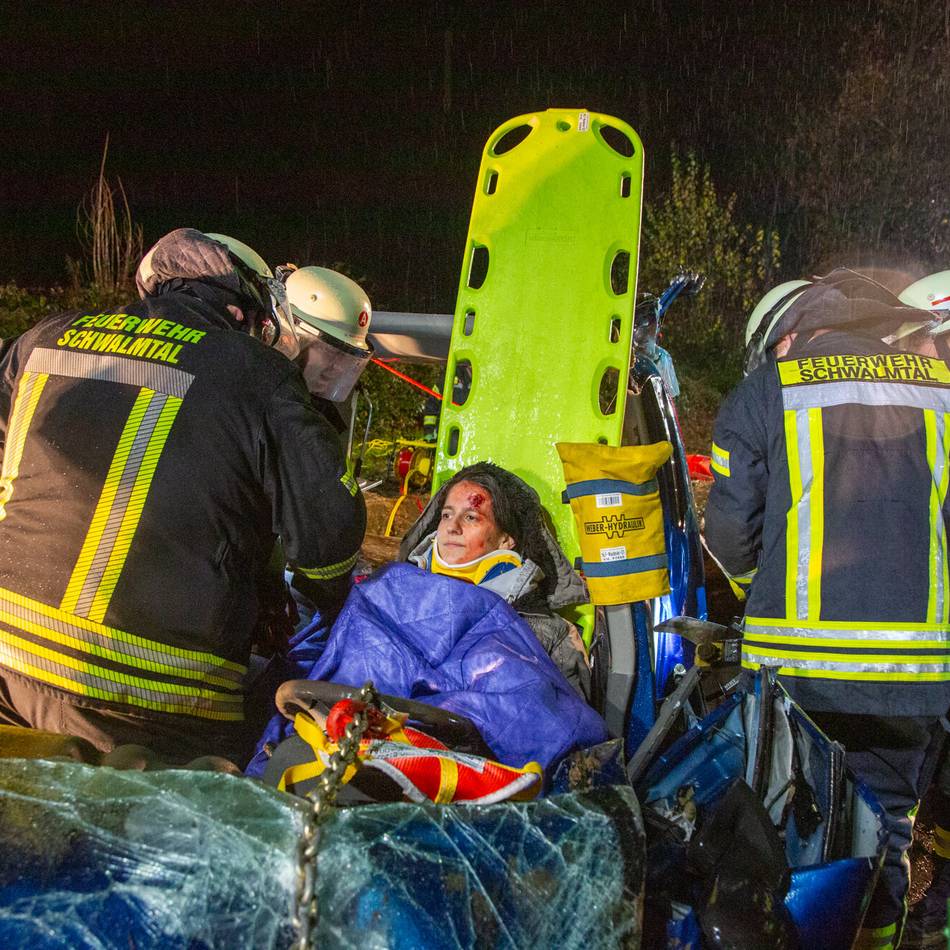 Realistische Übung der Feuerwehr Schwalmtal: Windhose hinterlässt eine Schneise der Verwüstung