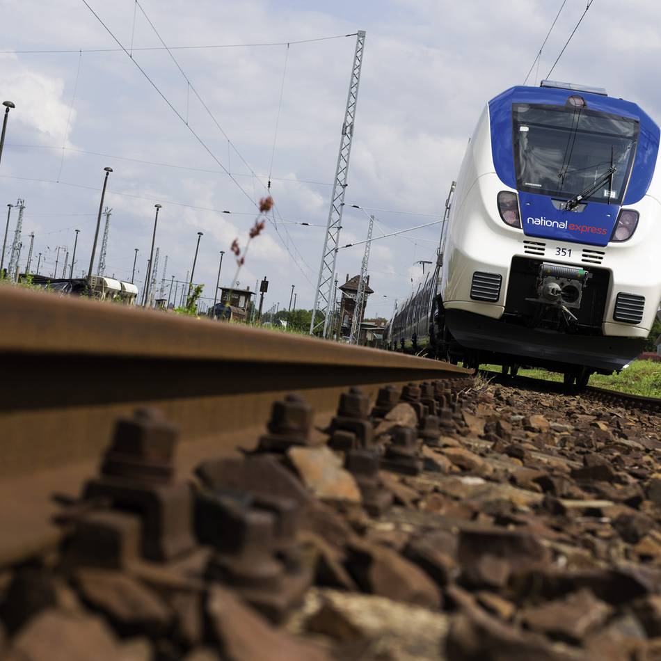„Mangelhafte“ Anbindung in Krefeld: Bündnis schreibt Brandbrief zur Bahn
