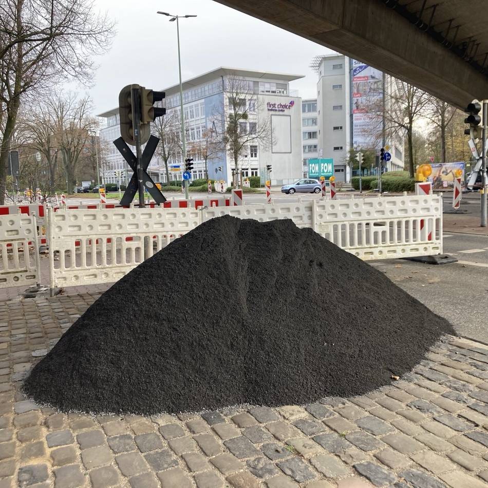 An der Stresemannallee in Neuss: Warum die Stadtwerke sonntags eine Trinkwasserleitung verlegen
