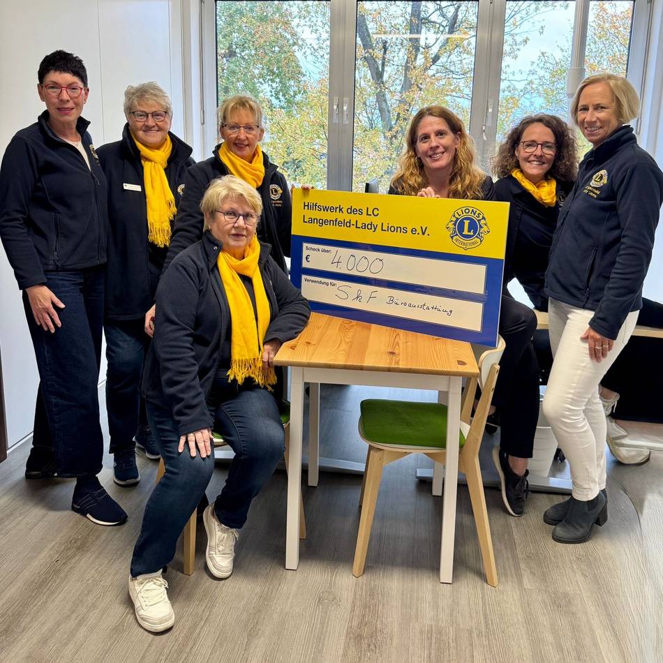 „Endlich angemessene Arbeitsbedingungen“: Lady Lions spenden 4.000 Euro für neue Arbeitsplätze beim SkF Langenfeld