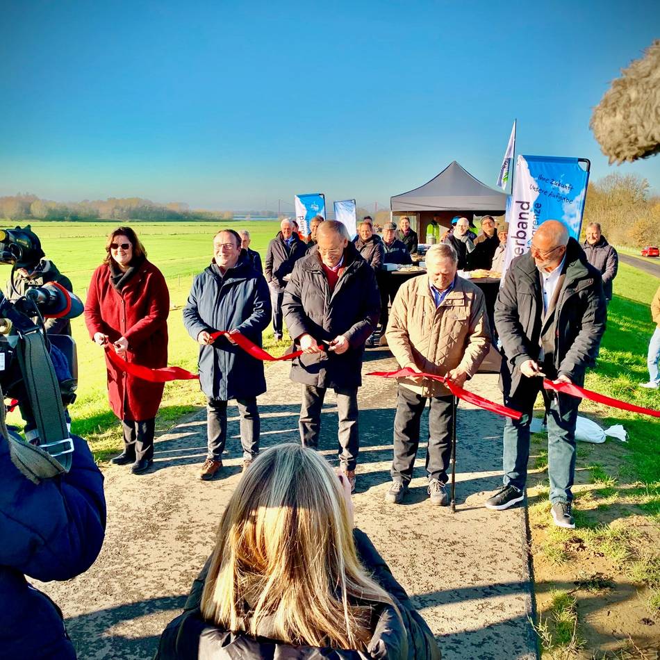 Deich zwischen Emmerich und Dornick ist eröffnet: Drei Jahre eher fertig – diese Firma bricht alle Rekorde